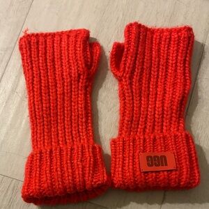 Ugg fingerless knitted gloves